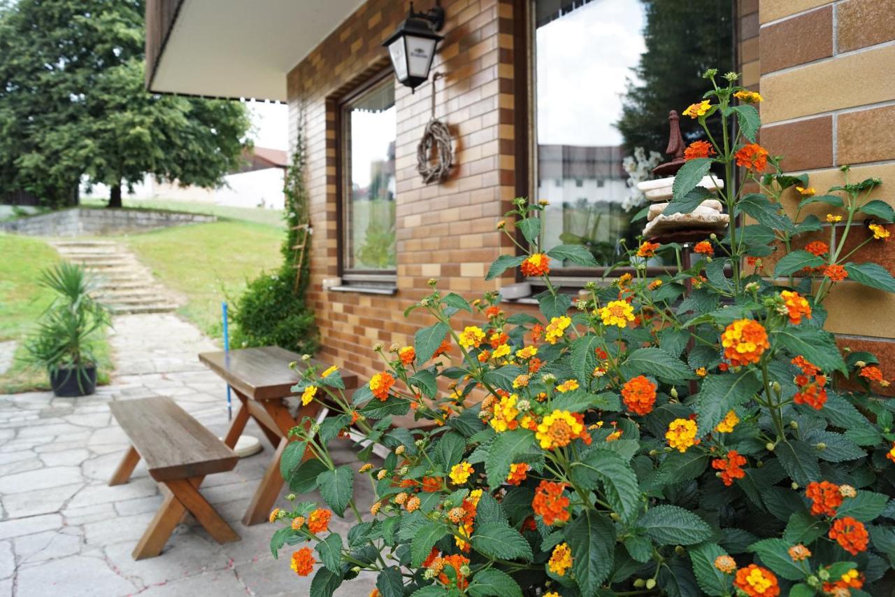Hotel-Landgasthof Henghuber Rötz Exteriör bild
